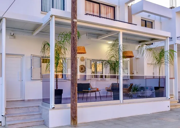 Fatcow * Ларнака